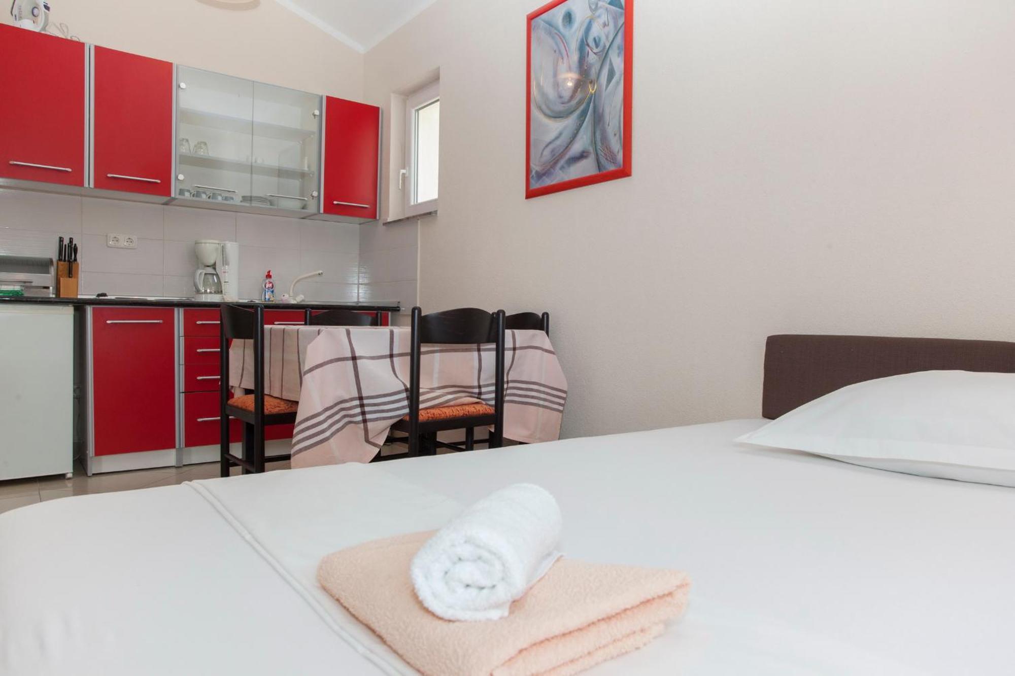 Apartments Damjanovic マカルスカ 部屋 写真