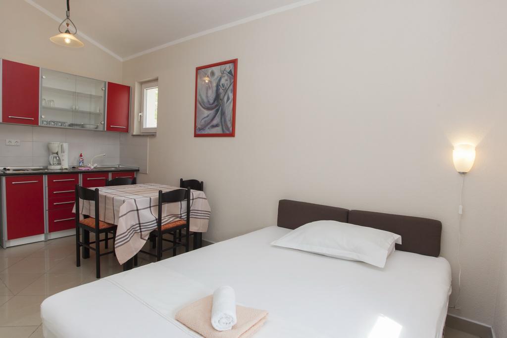 Apartments Damjanovic マカルスカ 部屋 写真